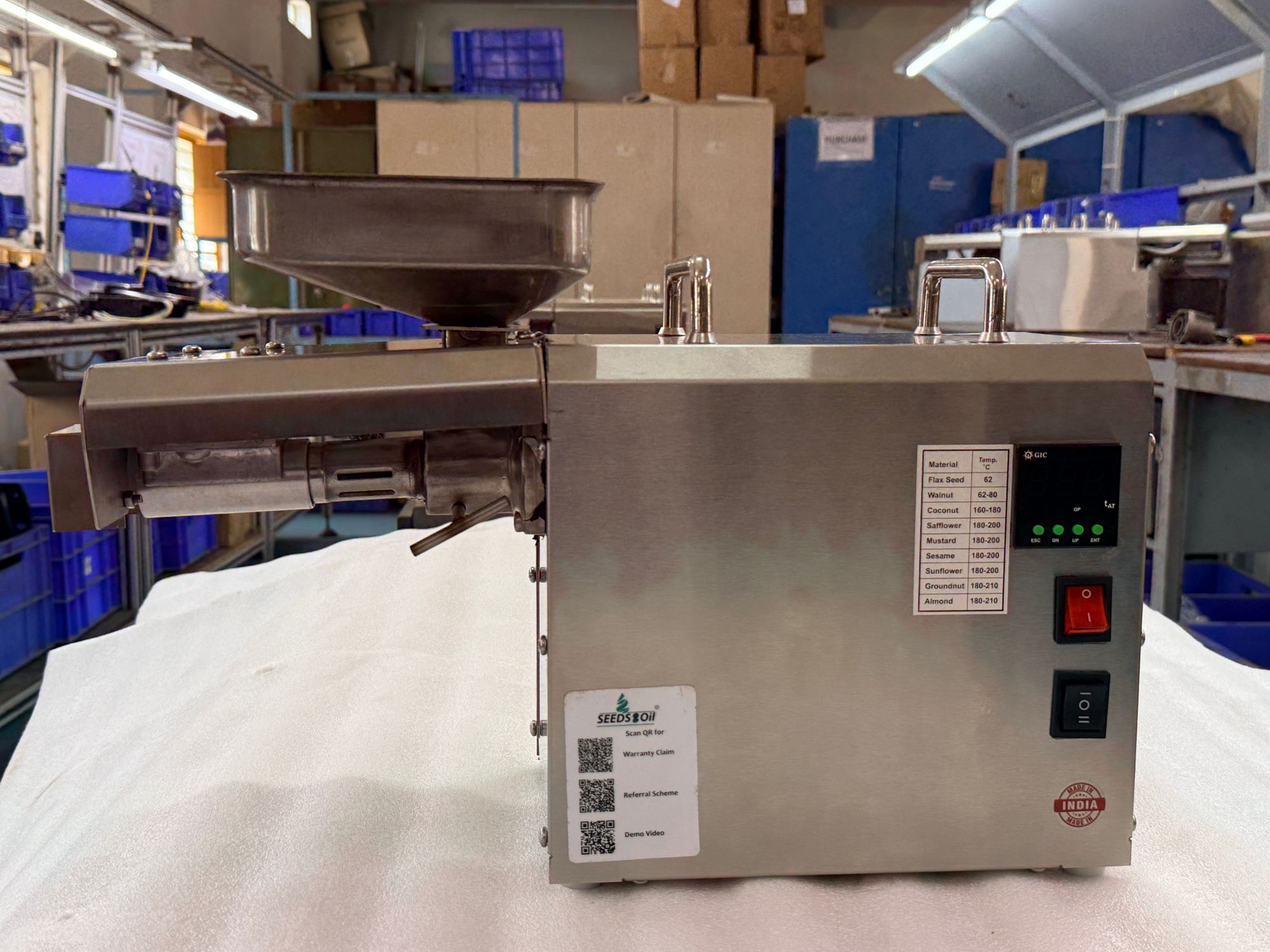 Hakura Duet Home Oil Press — front panel